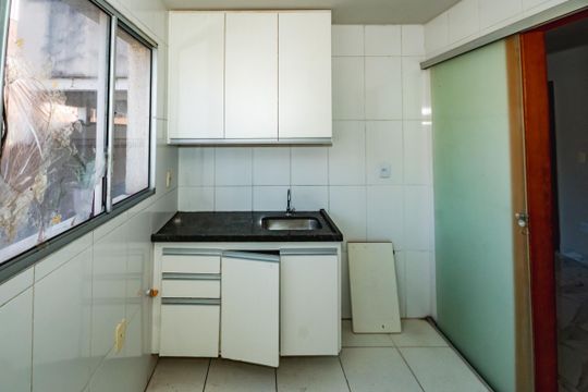 Cozinha de apartamento para alugar com 2 quartos, 60m² em Santa Rosa, Belo Horizonte