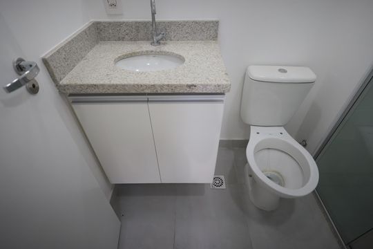 Banheiro 2 de apartamento para alugar com 2 quartos, 50m² em Vila Osasco, Osasco