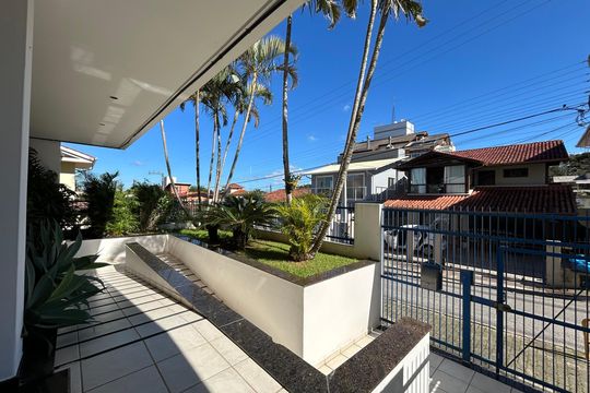Área comum de apartamento para alugar com 2 quartos, 75m² em Lagoa da Conceição, Florianópolis