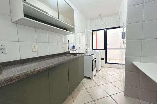 Cozinha de apartamento para alugar com 2 quartos, 75m² em Lagoa da Conceição, Florianópolis