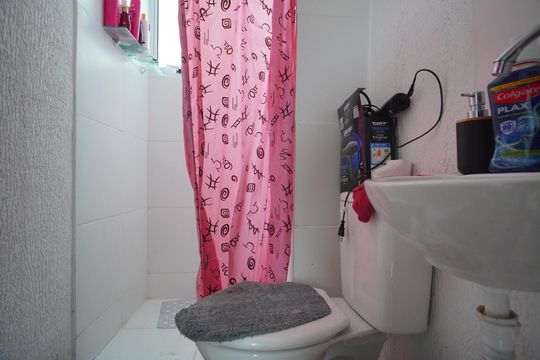 Banheiro Corredor de apartamento para alugar com 2 quartos, 44m² em Santa Rosa de Lima, Porto Alegre