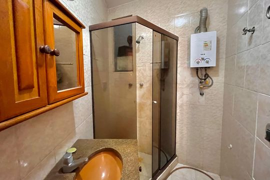 Banheiro de apartamento para alugar com 1 quarto, 47m² em Copacabana, Rio de Janeiro