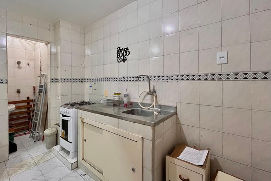 Cozinha de apartamento para alugar com 1 quarto, 47m² em Copacabana, Rio de Janeiro