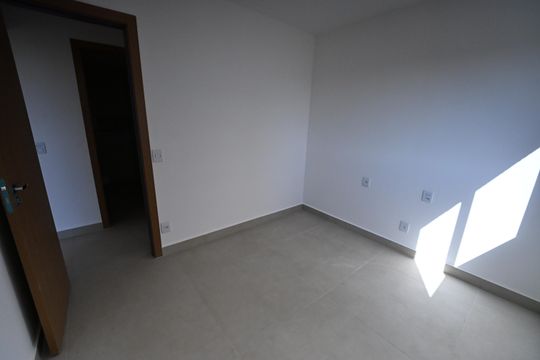 Apartamento à venda com 2 quartos, 61m² em Vila Rosa, Goiânia
