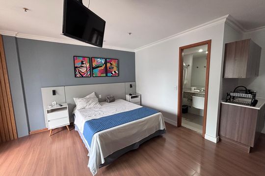 Sala e quarto de kitnet/studio para alugar com 1 quarto, 35m² em Barra da Tijuca, Rio de Janeiro