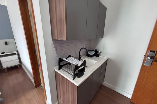 Cozinha de kitnet/studio para alugar com 1 quarto, 35m² em Barra da Tijuca, Rio de Janeiro