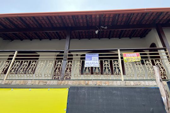 Fachada  de casa para alugar com 7 quartos, 357m² em Cascatinha, Juiz de Fora
