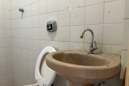 Banheiro da área externa  de casa para alugar com 7 quartos, 357m² em Cascatinha, Juiz de Fora