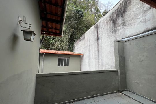 Varanda do Quarto 4 - Suíte de casa para alugar com 7 quartos, 357m² em Cascatinha, Juiz de Fora