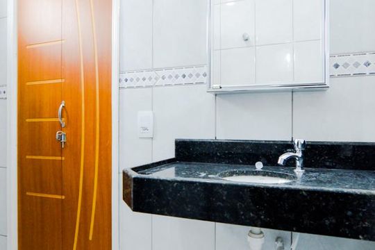 Banheiro do Quarto 1 de apartamento para alugar com 2 quartos, 56m² em Picanço, Guarulhos