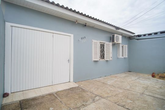 Área externa de casa à venda com 3 quartos, 166m² em Santos Dumont, São Leopoldo
