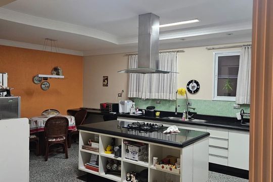 Cozinha de casa de condomínio à venda com 4 quartos, 312m² em Residencial Tres (Alphaville), Santana de Parnaíba