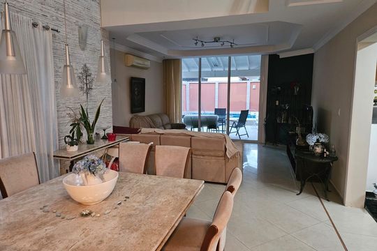 Sala de casa de condomínio à venda com 4 quartos, 312m² em Residencial Tres (Alphaville), Santana de Parnaíba