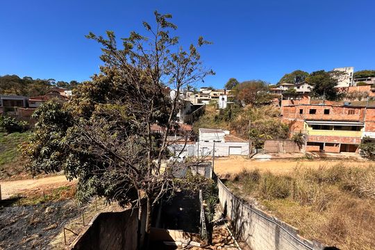 Casa à venda com 2 quartos, 200m² em A Definir Em Campo, Contagem