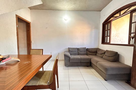 Casa à venda com 2 quartos, 200m² em A Definir Em Campo, Contagem