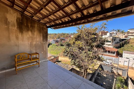 Casa à venda com 2 quartos, 200m² em A Definir Em Campo, Contagem