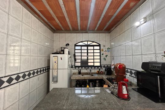 Casa à venda com 2 quartos, 200m² em A Definir Em Campo, Contagem
