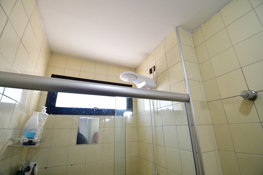 Banheiro de apartamento à venda com 1 quarto, 51m² em Centro, Campinas