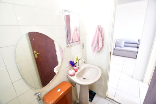 Banheiro de apartamento à venda com 1 quarto, 51m² em Centro, Campinas