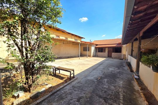 Garagem  de casa à venda com 4 quartos, 150m² em Diamante, Belo Horizonte