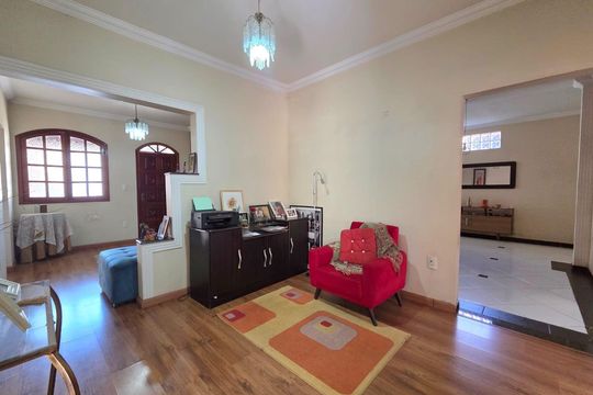 Salas de casa à venda com 4 quartos, 150m² em Diamante, Belo Horizonte