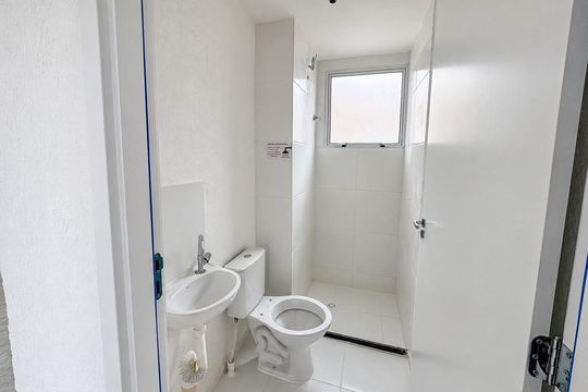 Banheiro de apartamento para alugar com 2 quartos, 45m² em Residencial Park Solar, Goiânia