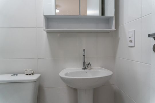 Banheiro de kitnet/studio para alugar com 1 quarto, 25m² em Paraíso do Morumbi, São Paulo