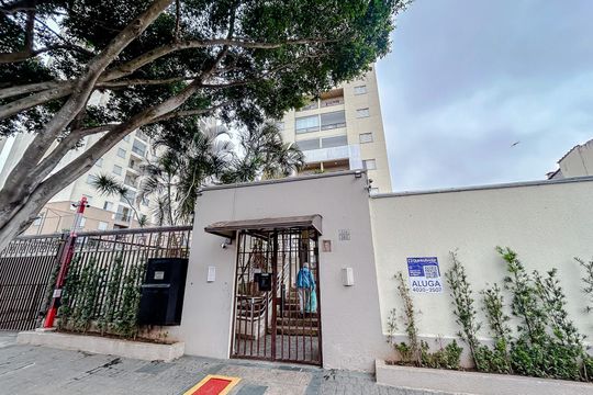 Fachada com Plaquinha de apartamento para alugar com 2 quartos, 50m² em Chácara Califórnia, São Paulo