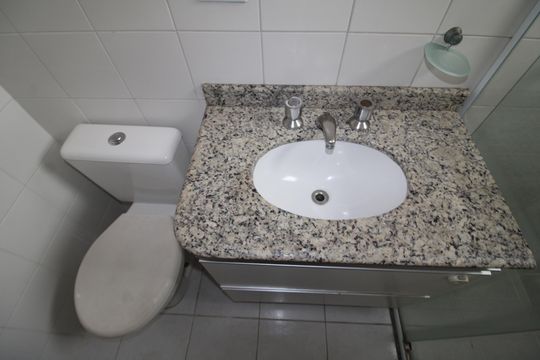 Banheiro de apartamento para alugar com 2 quartos, 54m² em Santana, São Paulo