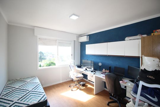 Quarto 1 de apartamento à venda com 2 quartos, 60m² em Petrópolis, Porto Alegre