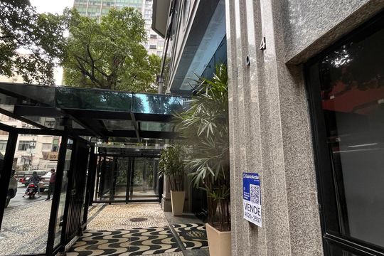 Fachada  de apartamento para alugar com 2 quartos, 72m² em Copacabana, Rio de Janeiro