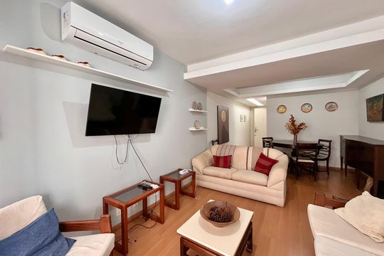 Sala  de apartamento para alugar com 2 quartos, 72m² em Copacabana, Rio de Janeiro