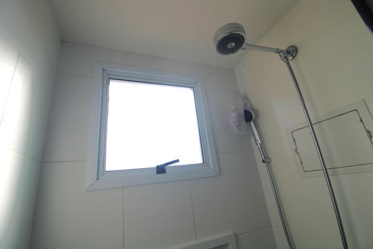 Banheiro da suíte de apartamento à venda com 2 quartos, 64m² em Vila Sao Paulo, São Paulo