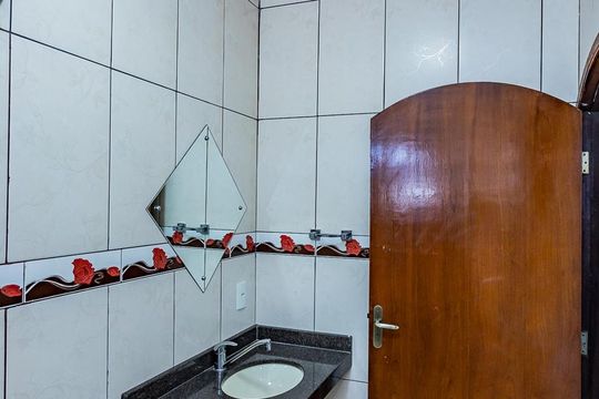 Banheiro suite 2 de casa para alugar com 2 quartos, 70m² em Jardim Taipas, São Paulo