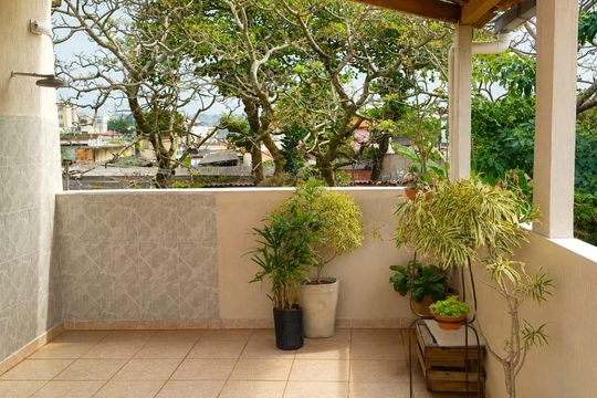 Varanda de casa para alugar com 4 quartos, 143m² em Centro, São Gonçalo