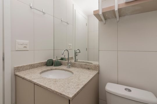 Banheiro de kitnet/studio para alugar com 1 quarto, 27m² em Brooklin, São Paulo