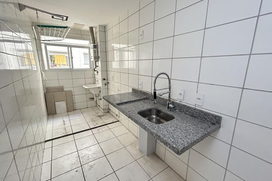 Cozinha de apartamento à venda com 2 quartos, 44m² em Sampaio, Rio de Janeiro