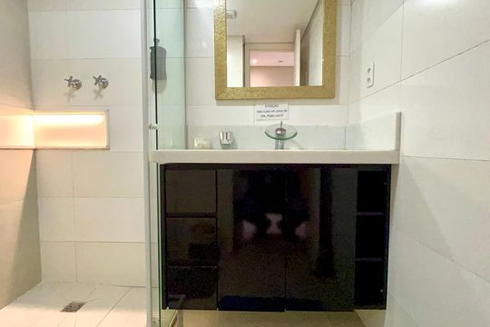 Banheiro de kitnet/studio à venda com 1 quarto, 32m² em Jardim Paulista, São Paulo