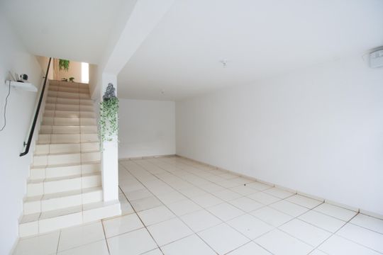 Garagem de casa à venda com 3 quartos, 148m² em Parque Sao Domingos, São Paulo