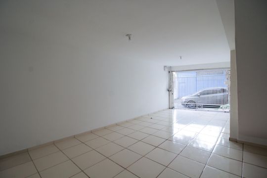 Garagem de casa à venda com 3 quartos, 148m² em Parque Sao Domingos, São Paulo