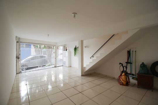 Garagem de casa à venda com 3 quartos, 148m² em Parque Sao Domingos, São Paulo
