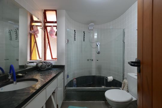 Banheiro Suíte de apartamento à venda com 3 quartos, 145m² em São Lucas, Belo Horizonte