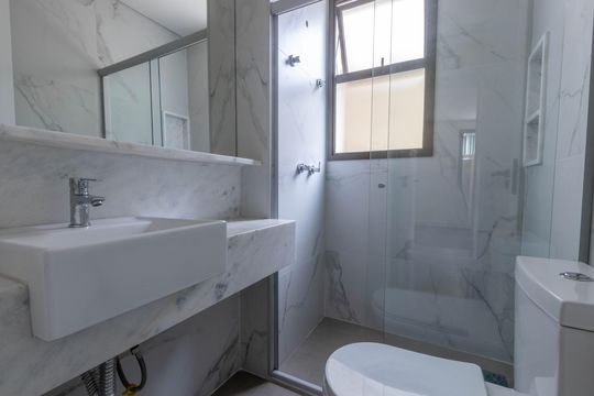 Banheiro de apartamento à venda com 2 quartos, 93m² em Anchieta, Belo Horizonte