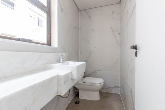 Banheiro de apartamento à venda com 1 quarto, 43m² em Anchieta, Belo Horizonte