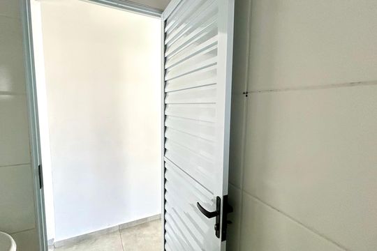 Banheiro de apartamento para alugar com 2 quartos, 55m² em Jardim Pinhal, Guarulhos