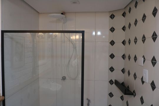 Banheiro de casa para alugar com 1 quarto, 52m² em Perdizes, São Paulo
