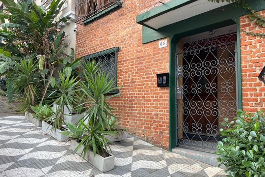 Fachada de casa para alugar com 1 quarto, 52m² em Perdizes, São Paulo