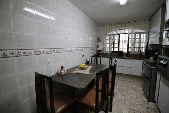 Cozinha de casa de condomínio à venda com 4 quartos, 305m² em Taquara, Rio de Janeiro