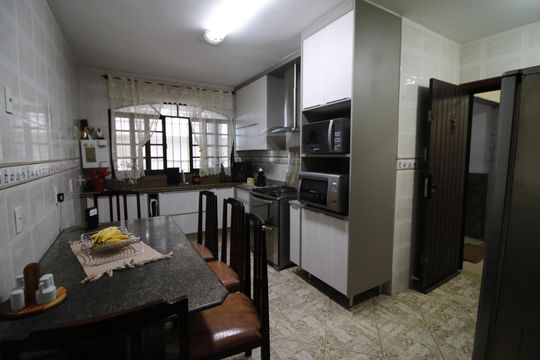 Cozinha de casa de condomínio à venda com 4 quartos, 305m² em Taquara, Rio de Janeiro
