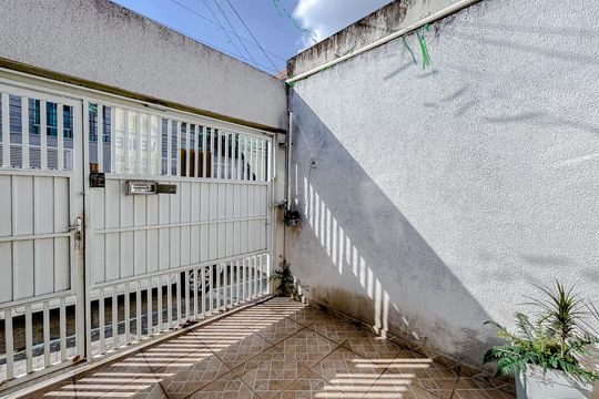 Garagem de casa à venda com 2 quartos, 123m² em Vila Esperança, São Paulo